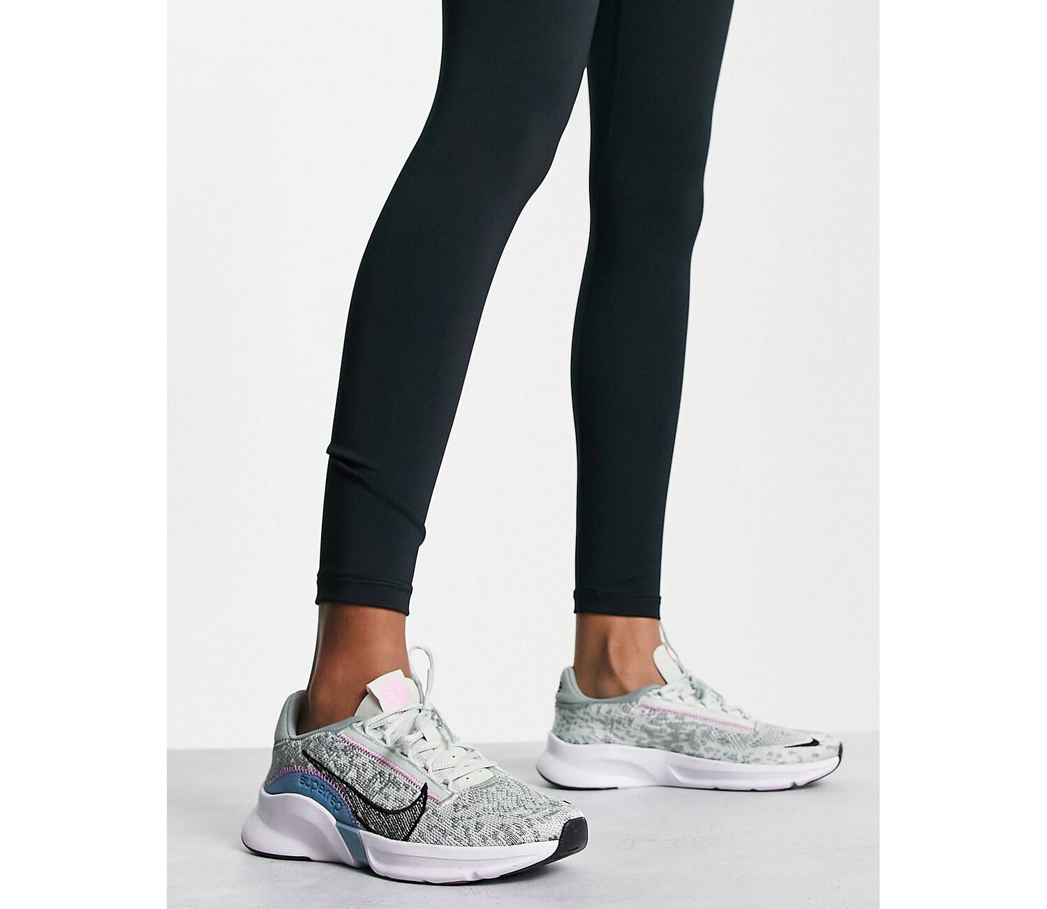 

Серебряные кроссовки Nike Training Superrep Go 3 из мухового трикотажа