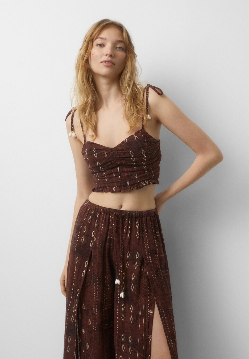 

Топ Strappy With Shells Crop PULL&BEAR, коричневый