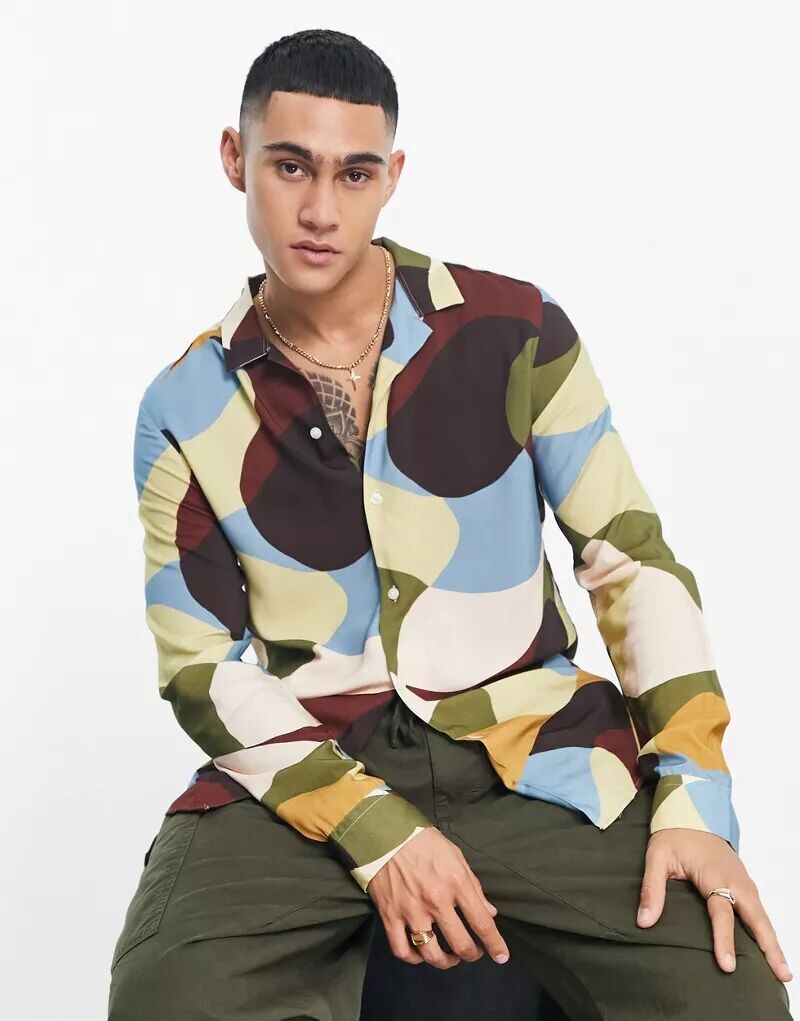 

Рубашка с воротником с лацканами ASOS с абстрактным принтом