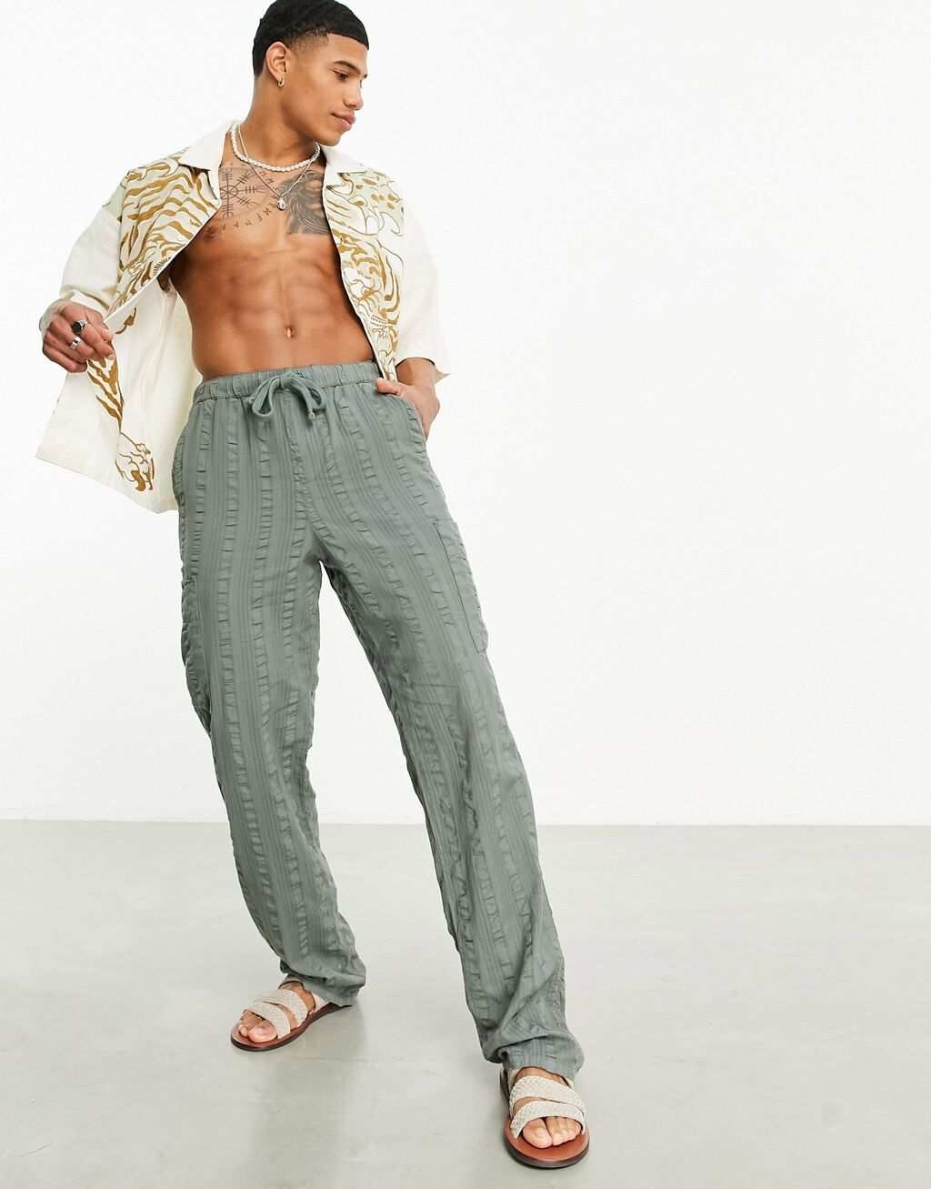 

Зеленые свободные фактурные брюки ASOS DESIGN