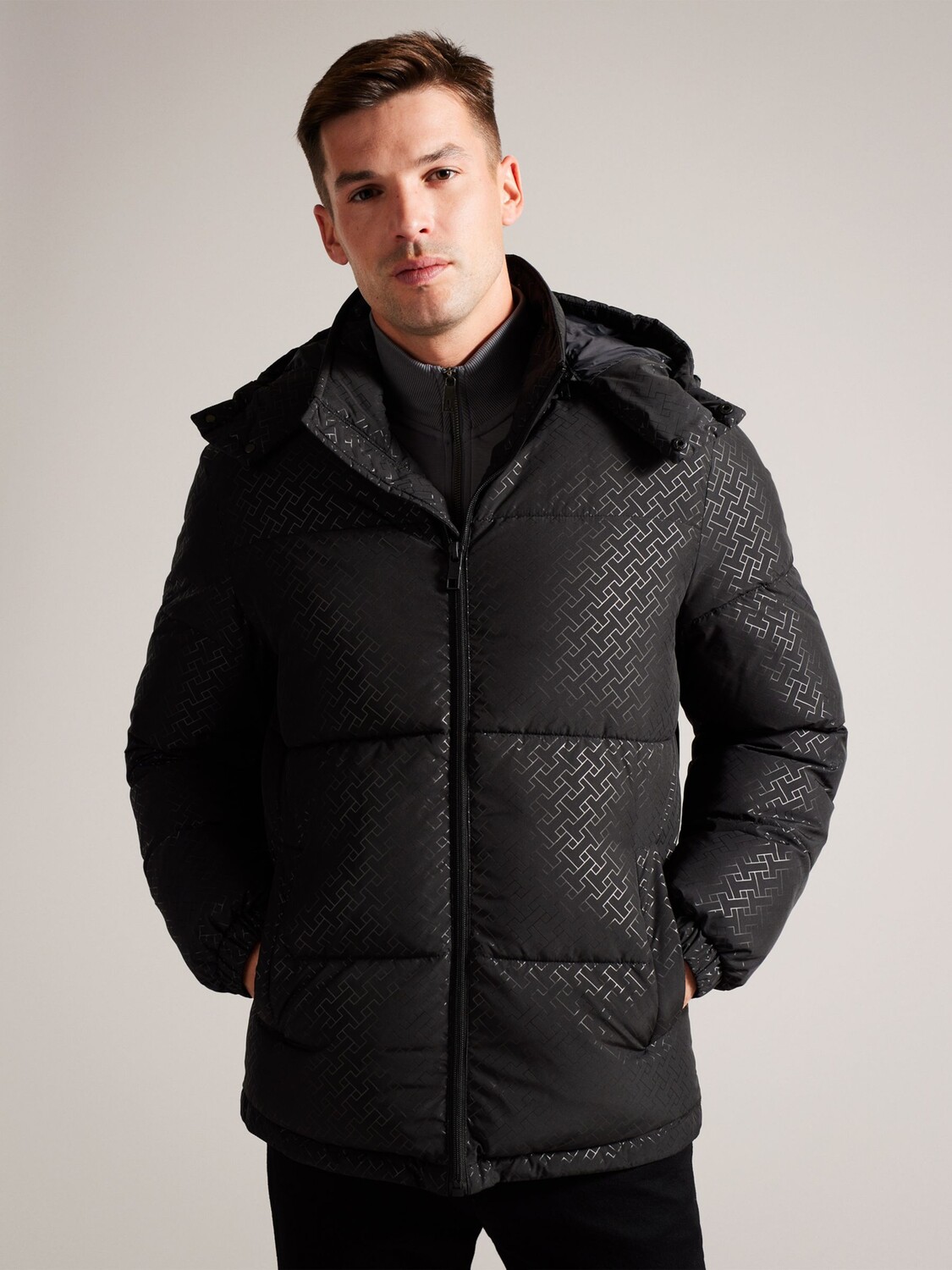 

Пуховик Gilmour с геопринтом Ted Baker, черный