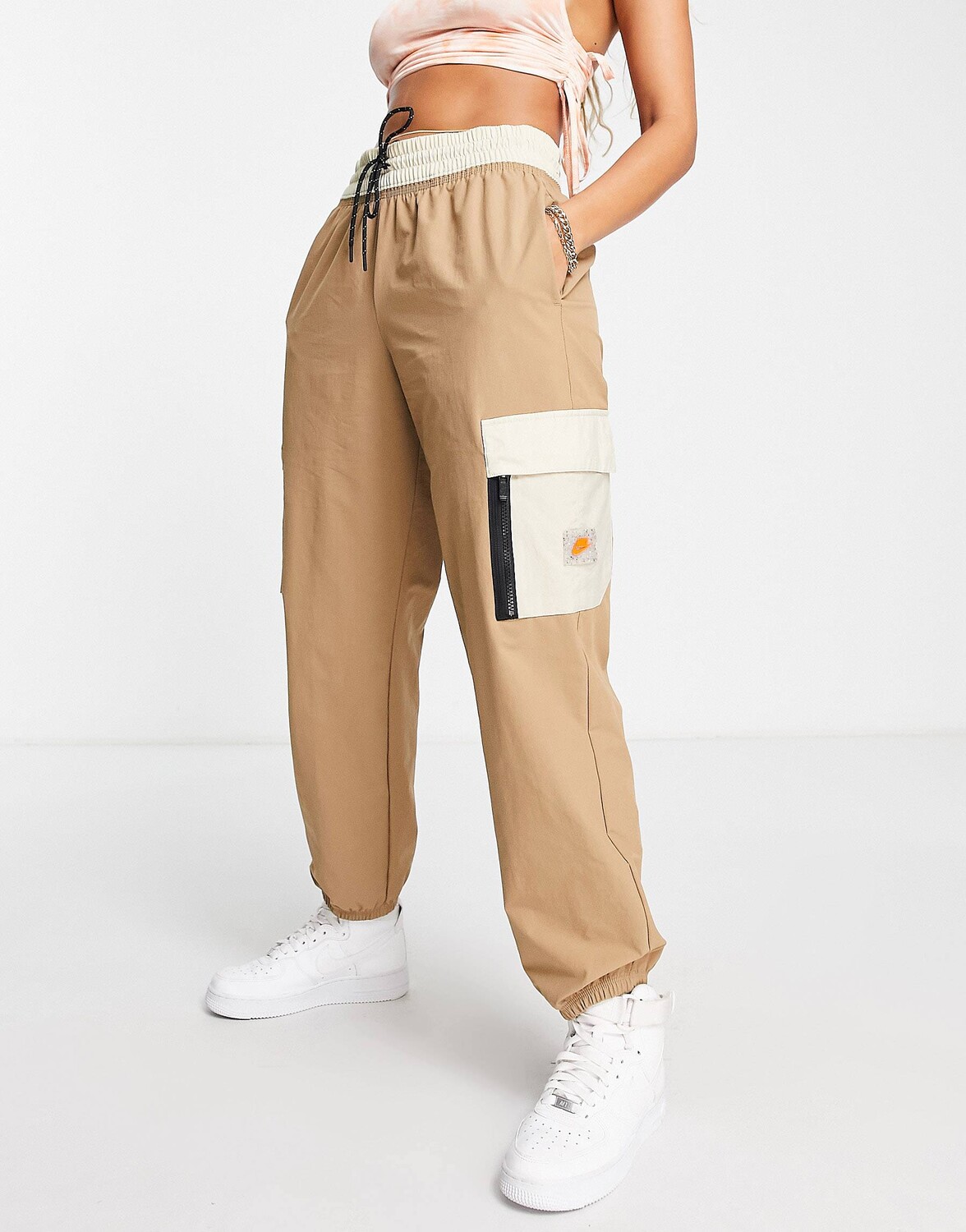

Брюки-карго Nike Sports Utility бежевого цвета из коряги