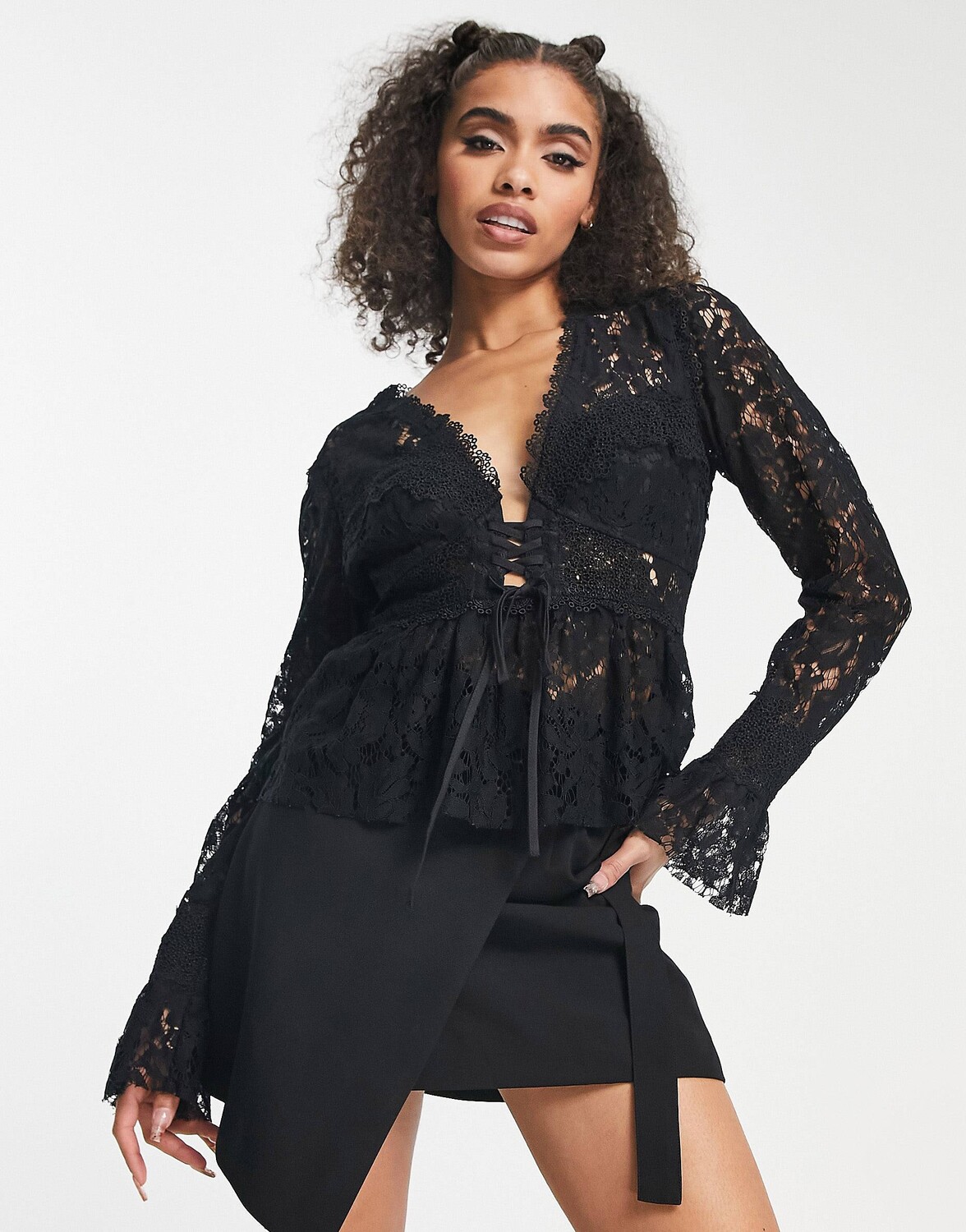 

Черный кружевной корсет с длинными рукавами и шнуровкой ASOS DESIGN