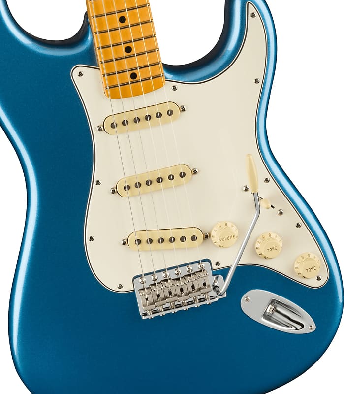 Электрогитара Fender American Vintage II 1973 Stratocaster, кленовый гриф, синий цвет Лейк-Плэсид с футляром