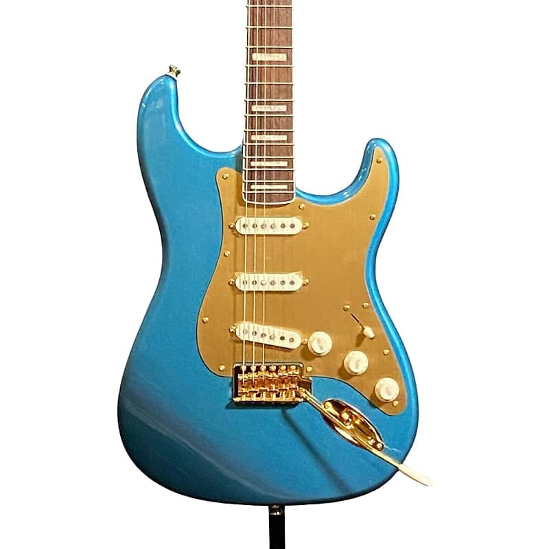 

Squier 40th Anniversary Stratocaster Gold Edition Электрогитара Lake Placid Blue 40th Anniversary Stratocaster Gold Edition Electric Guitar Lake Placid Blue