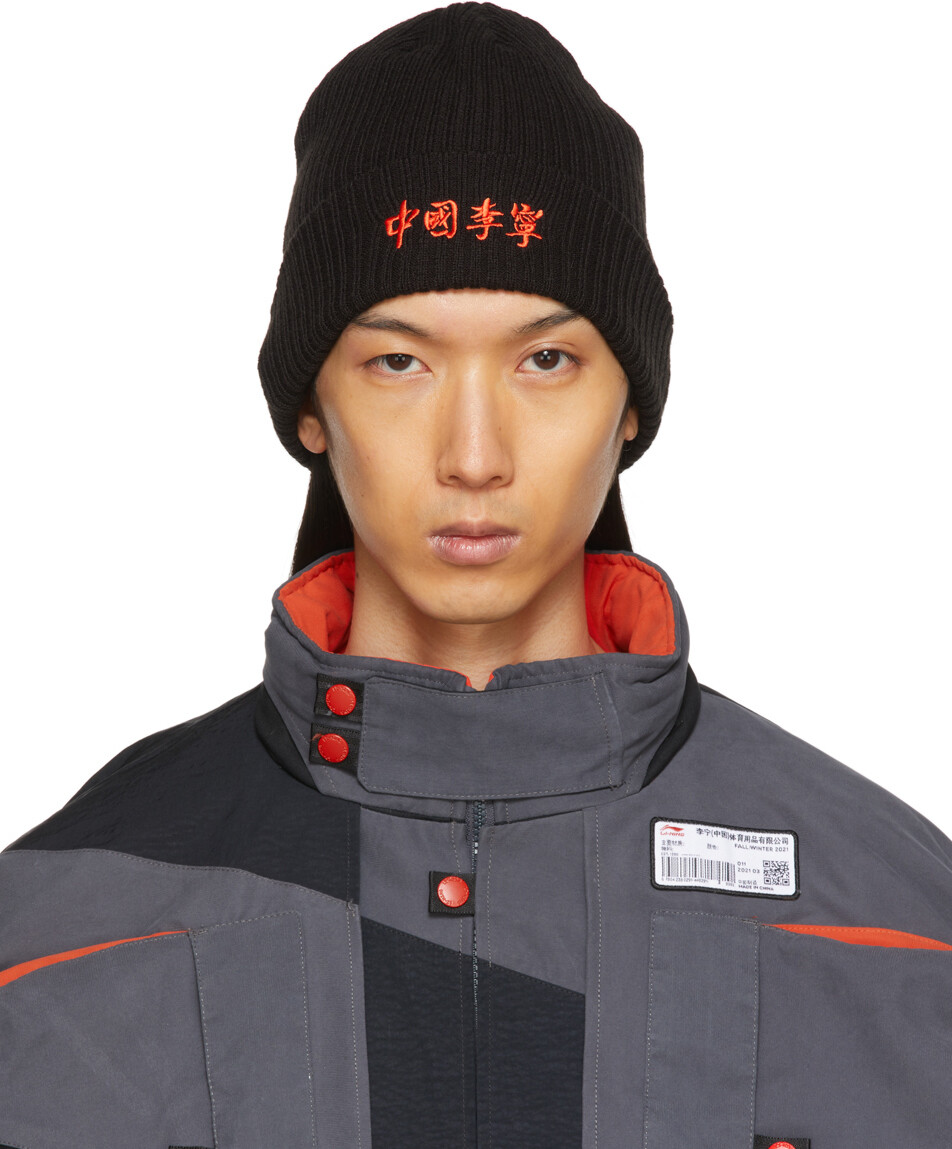 

Черная шапка с логотипом Li-Ning