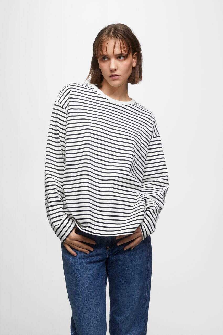 

Полосатая футболка оверсайз с длинными рукавами Pull&Bear, белый черный