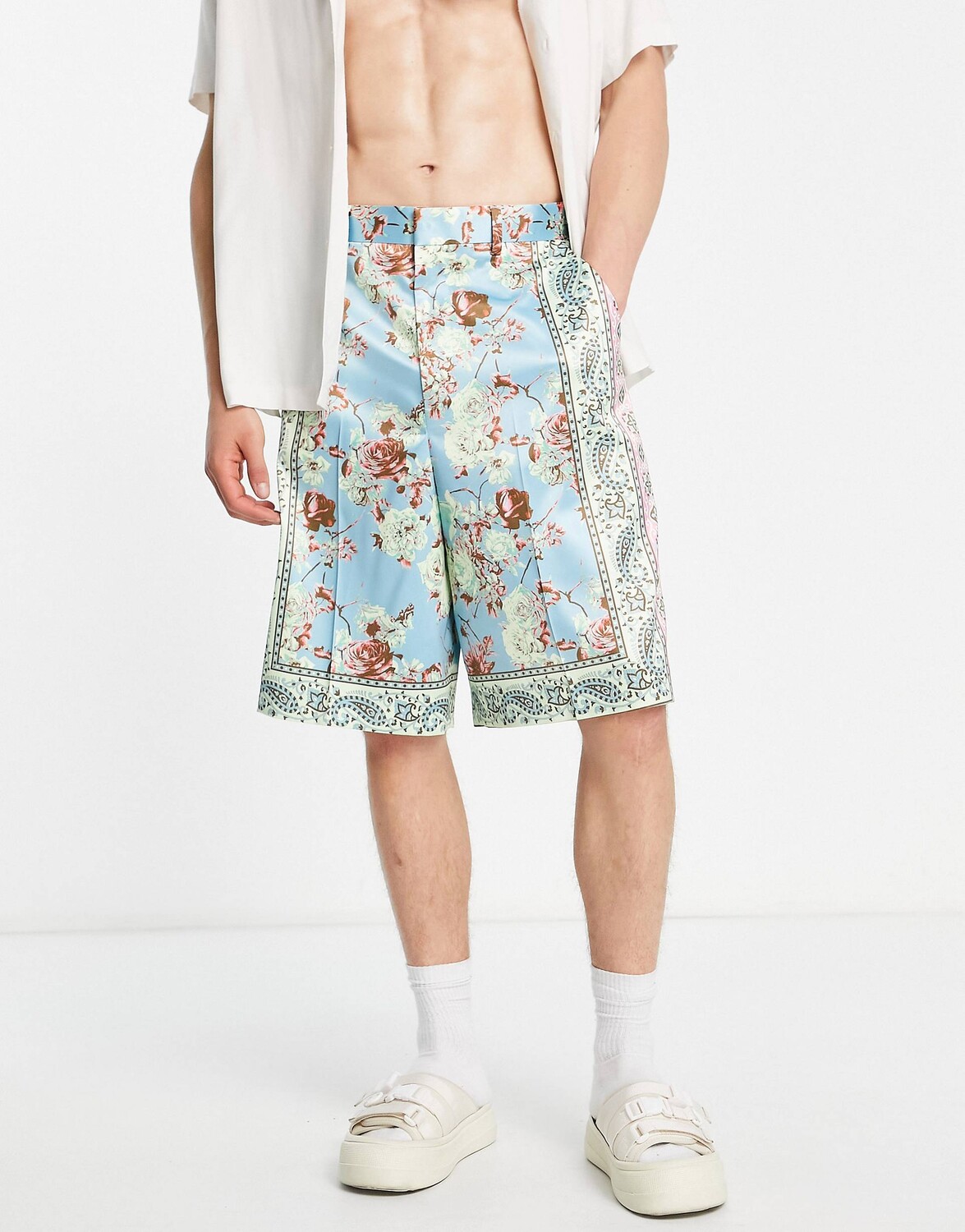 

Элегантные шорты-бермуды с сине-розовым принтом ASOS DESIGN