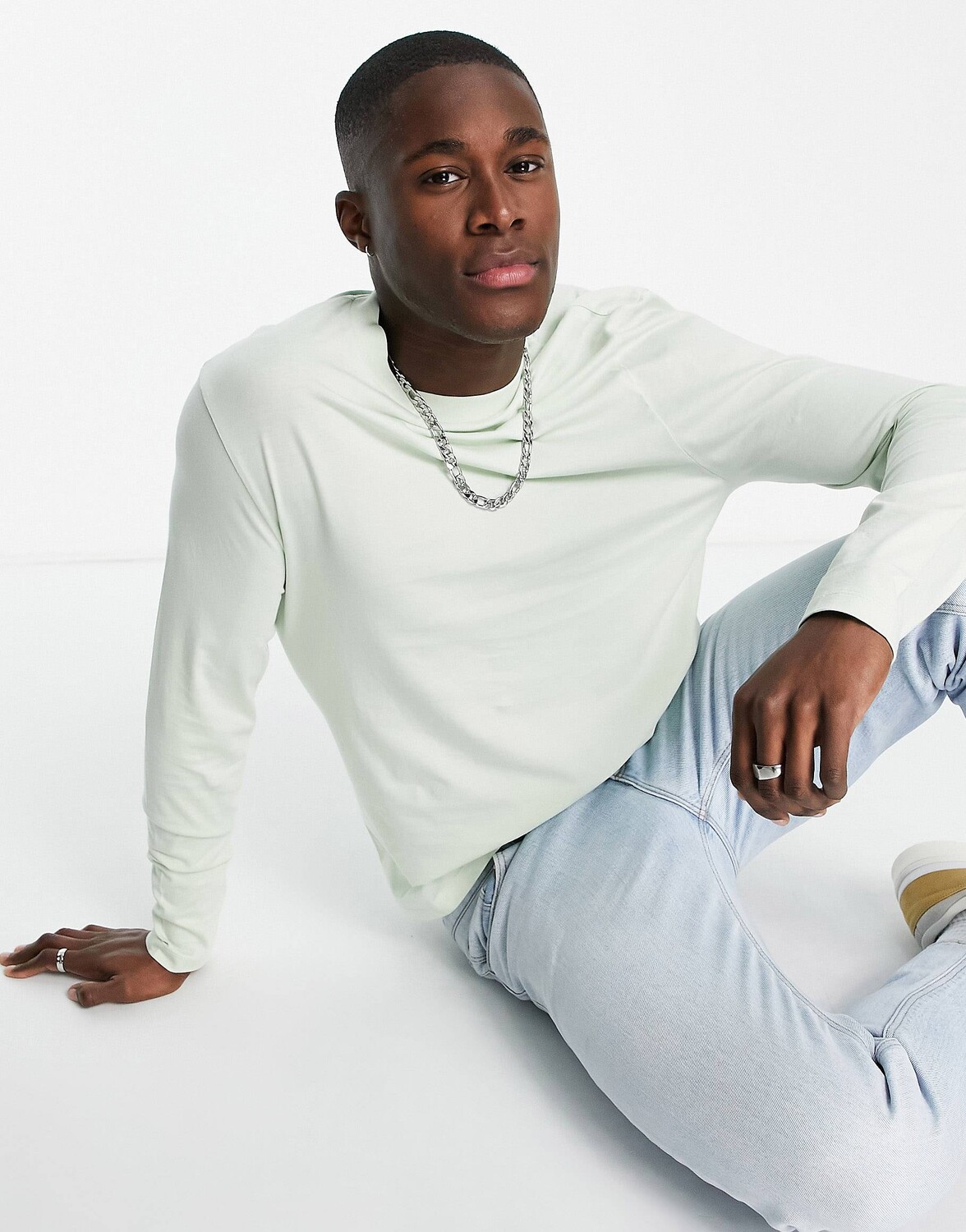 

Выбеленная зеленая футболка с длинными рукавами и круглым вырезом ASOS DESIGN