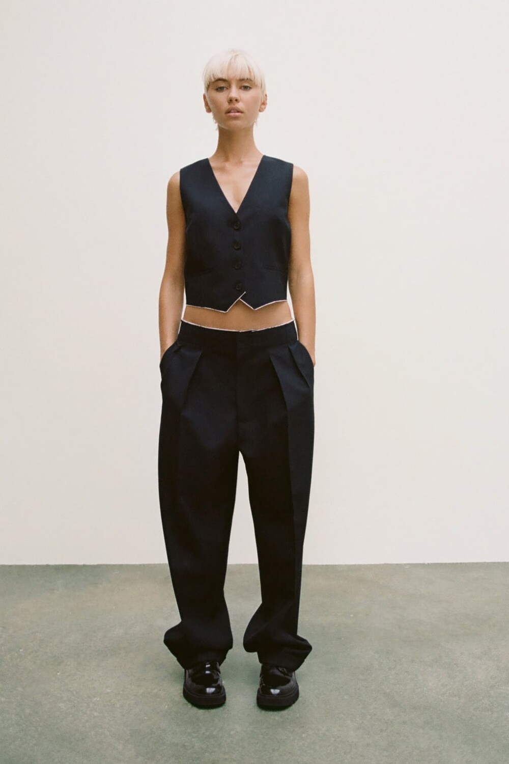 

Минималистичный жилет с отделкой Zw Collection ZARA, синий