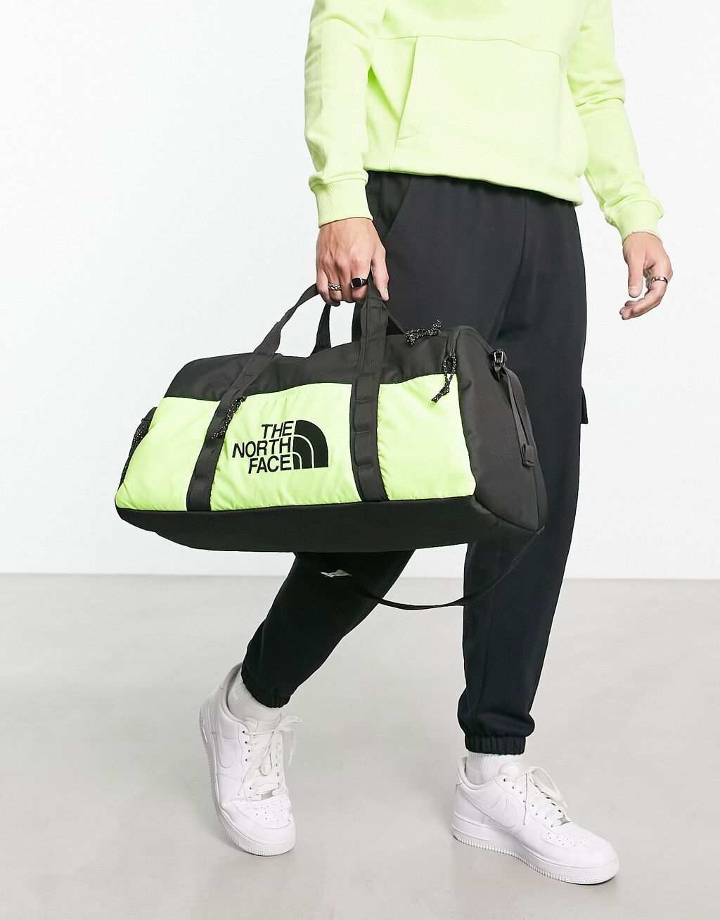 

Желто-черная спортивная сумка The North Face Bozer