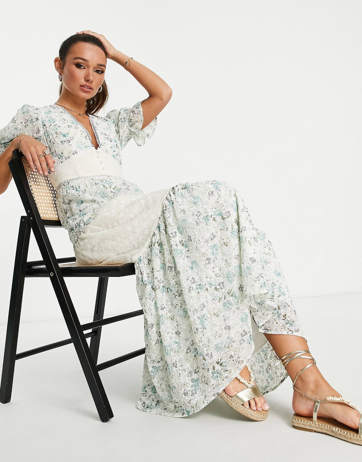 

Ярусное чайное платье миди с вышивкой ASOS DESIGN
