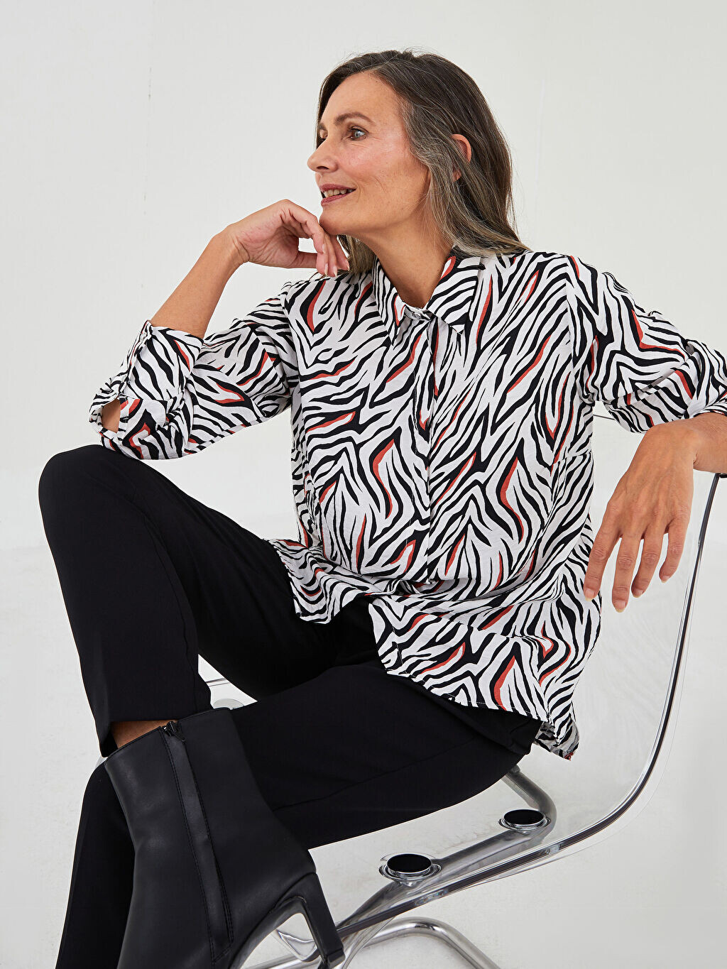 

Женская рубашка из поплина с длинным рукавом и узорчатой ​​застежкой на потайной пуговице LCW Grace