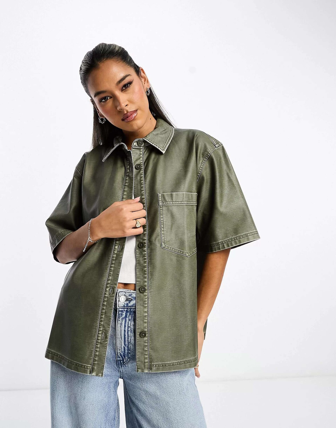 

Рубашка из искусственной кожи цвета хаки ASOS