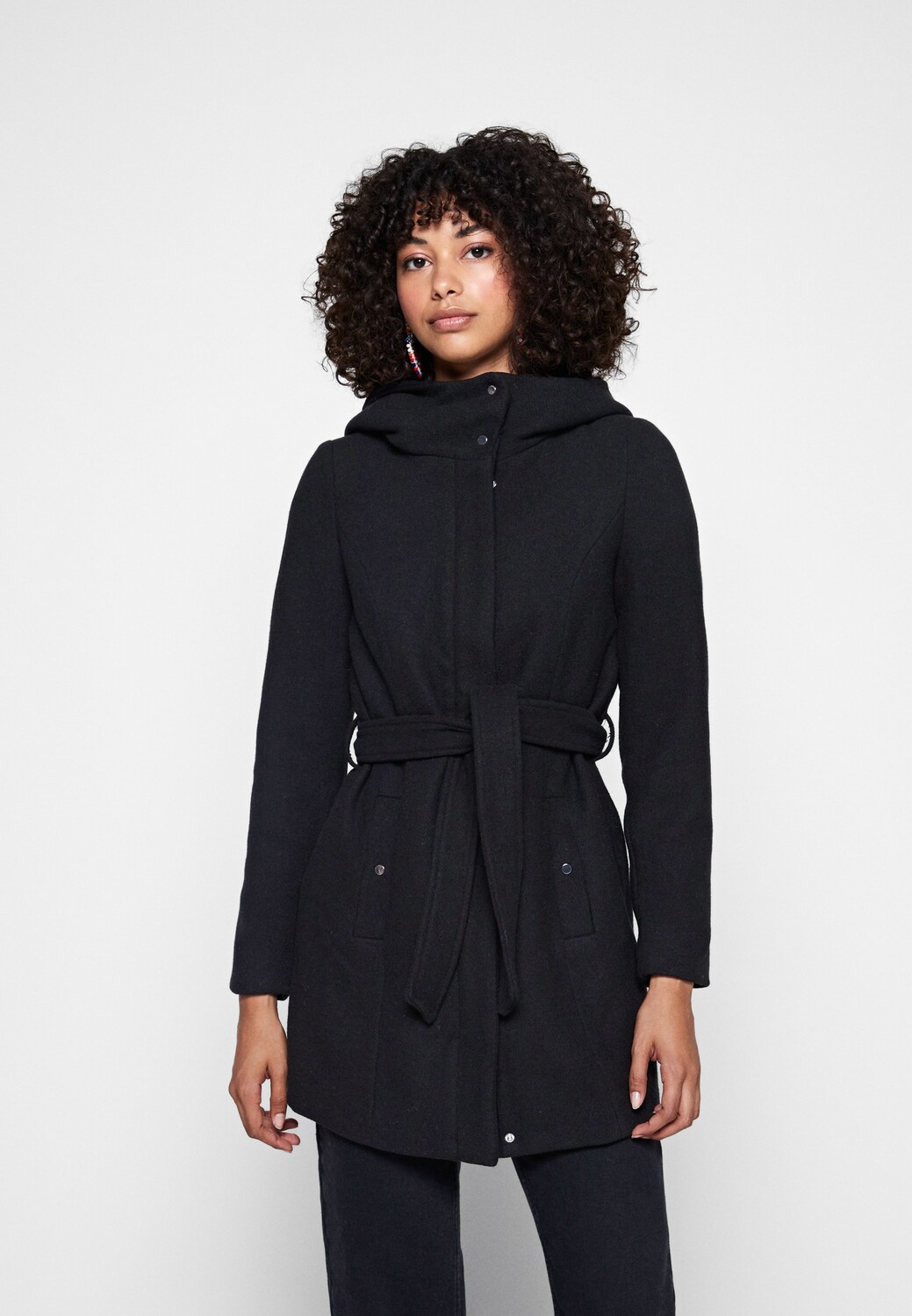 

Куртка Vero Moda с завязками на талии, черный