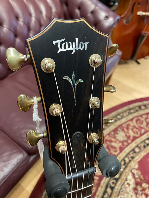 

Taylor Builder's Edition K24ce с V-Class Bracing 2020 Builder's Edition K24ce with V-Class Bracing