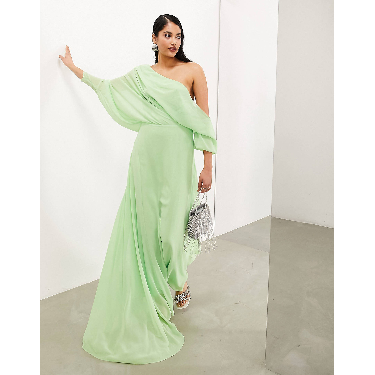 Платье Asos Edition Chiffon Draped Off Shoulder With Full Skirt, светло-зеленый зеленое платье макси на бретелях с драпировкой по бокам asos edition curve