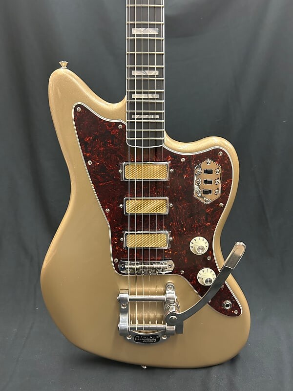 

Fender Gold Foil Jazzmaster — Shoreline Gold