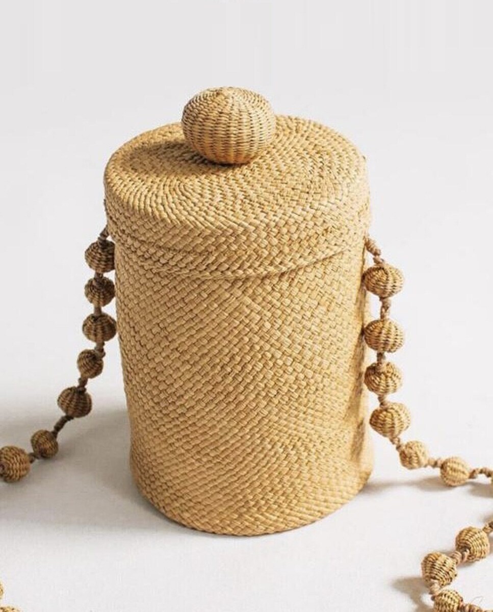 

Миниатюрная сумка-ведро из пальмовых листьев с клапаном Sabbai Bolsos