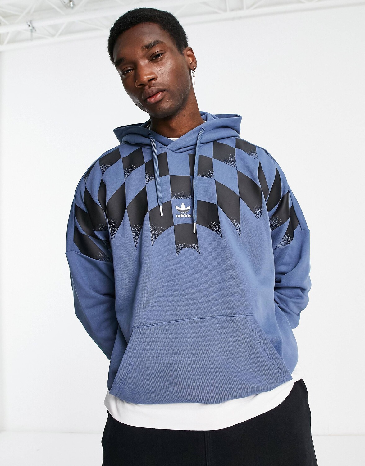 

Черно-синяя худи adidas Originals Rekive с центральным логотипом