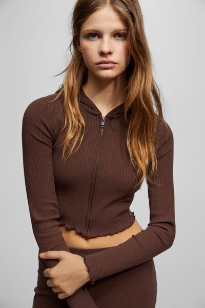 

Коричневая куртка в рубчик PULL&BEAR
