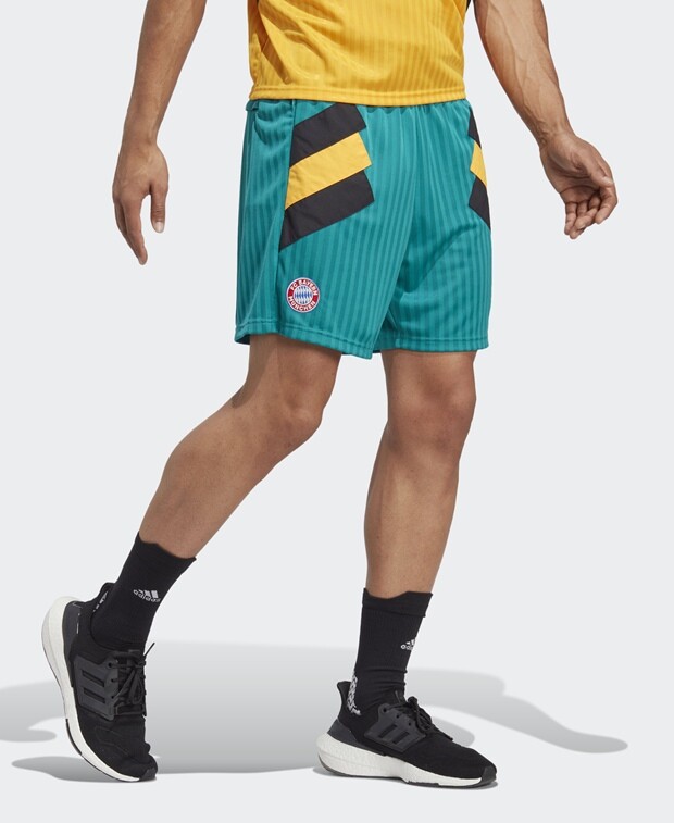 

Шорты для бега adidas, зеленый