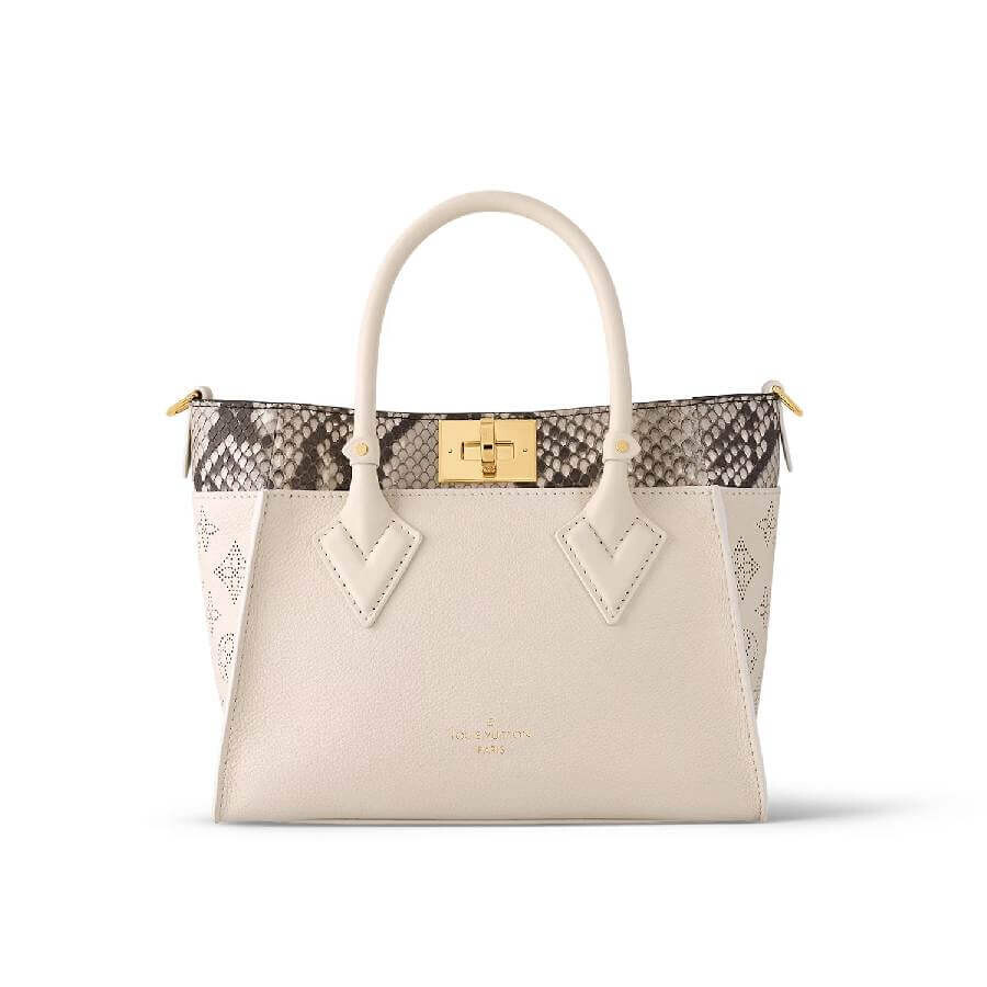 

Сумка Louis Vuitton On My Side PM, пудровый