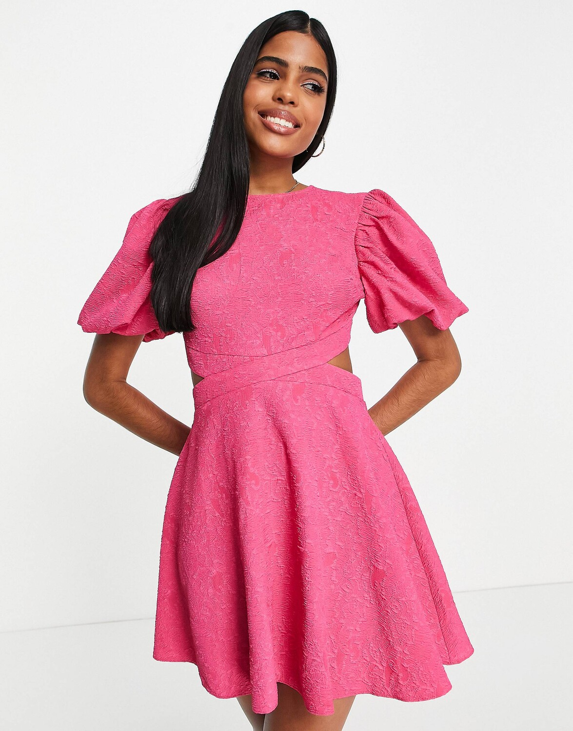 

Розовое расклешенное текстурированное платье мини с вырезами Miss Selfridge