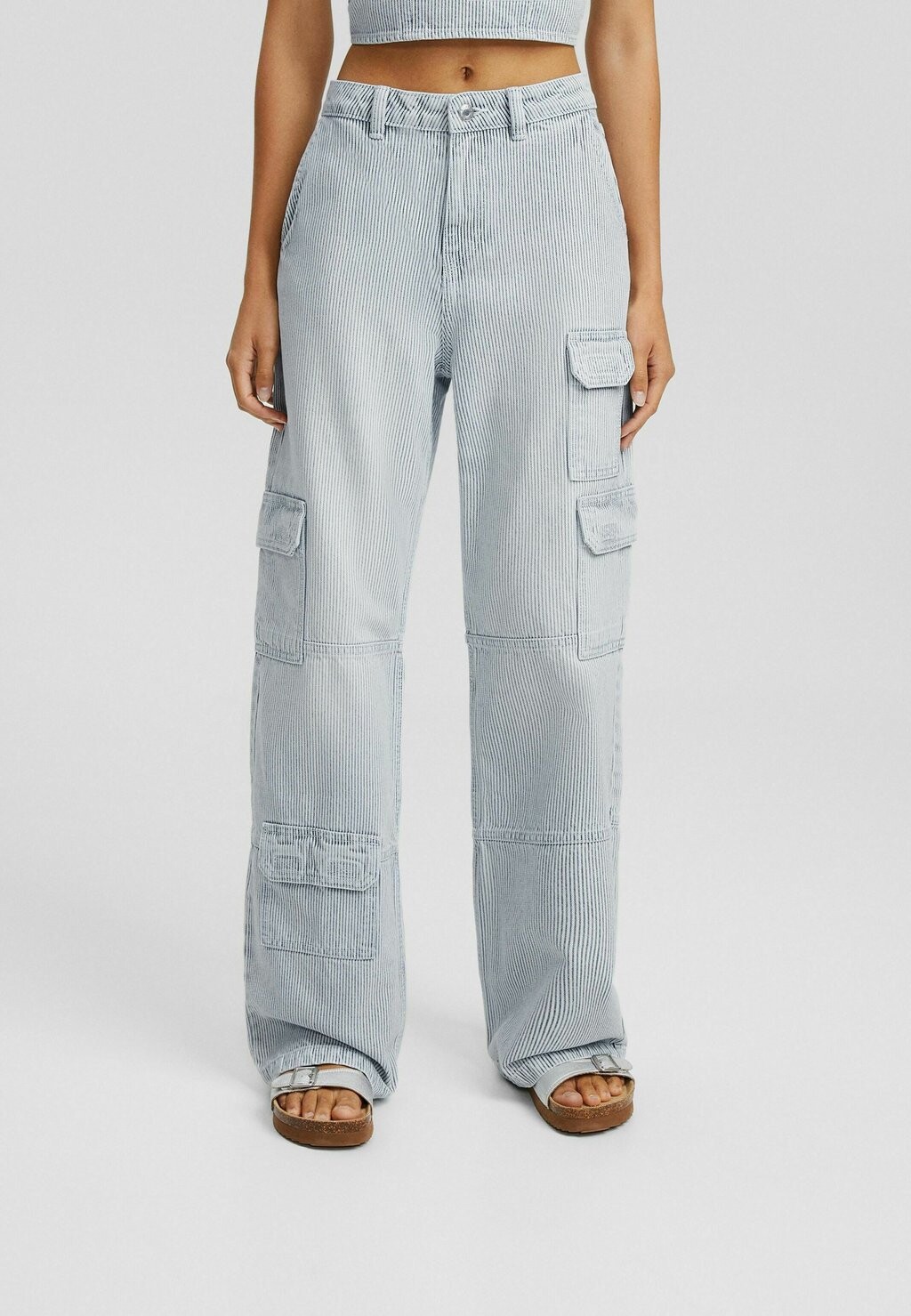 

Расклешенные джинсы Bershka