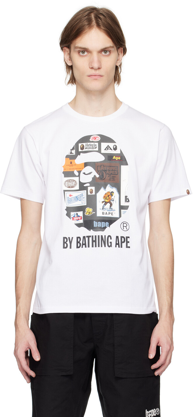 

Белая футболка с несколькими этикетками BAPE