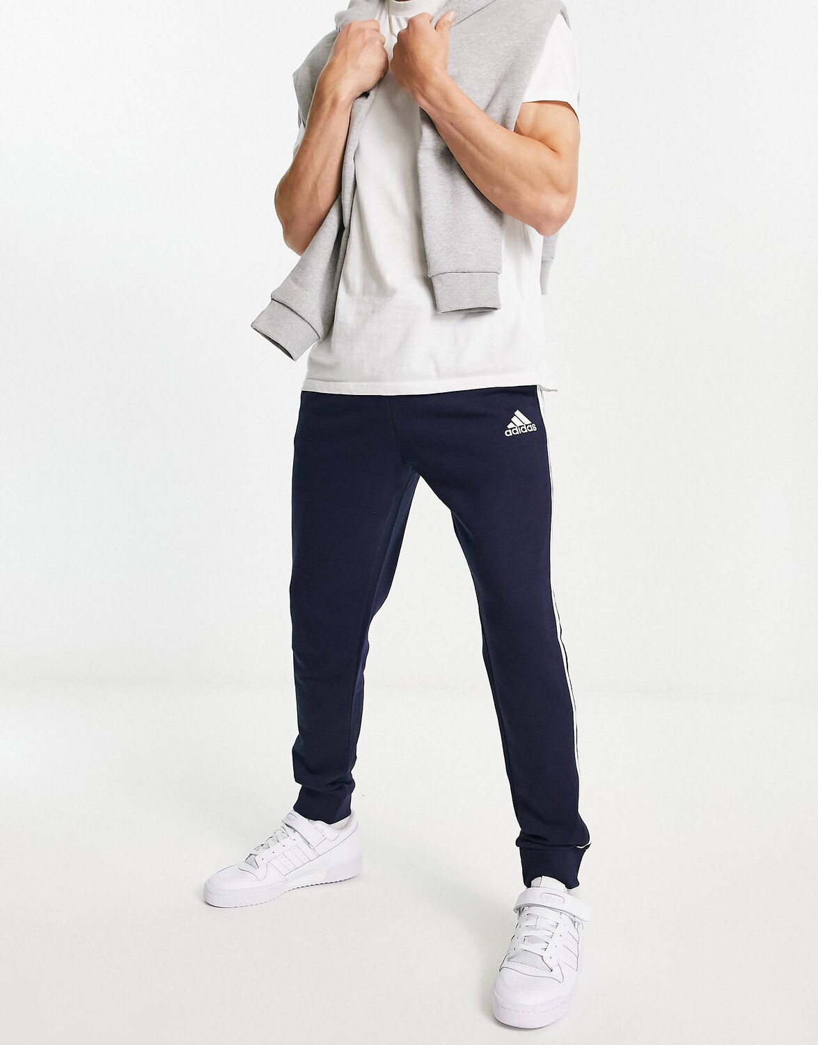 

Темно-синие джоггеры с 3 полосками adidas Sportswear Essential