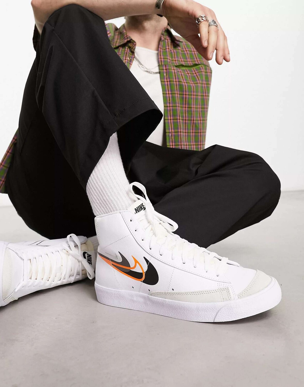

Бело-черные кроссовки с логотипом Nike Blazer Mid '77, Черный