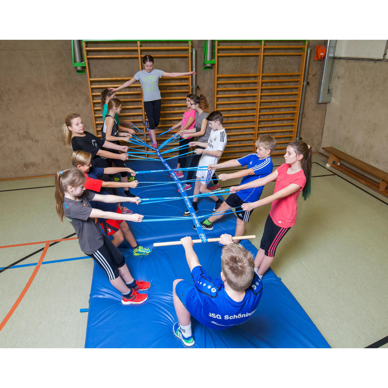 

Слэклайн команды Sport-Thieme, красочный