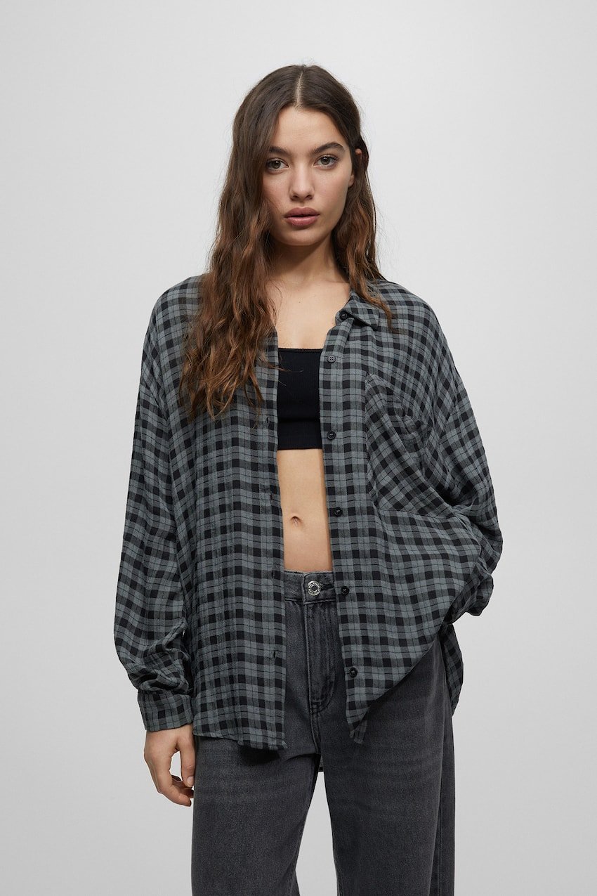 

Клетчатой ​​рубашке Pull&Bear, антрацитовый серый