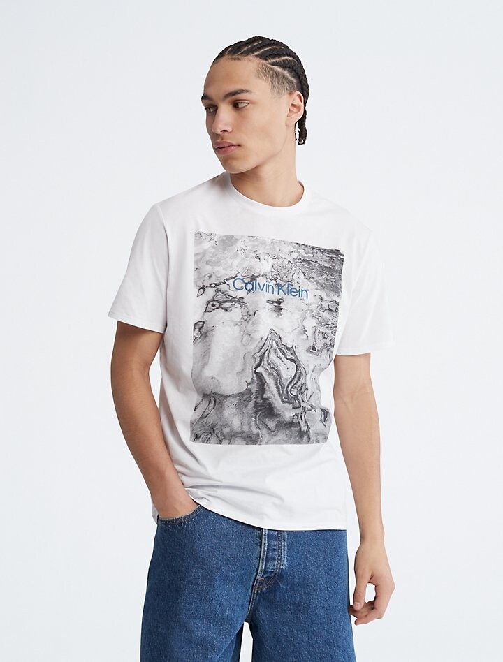 

Футболка Calvin Klein Natural Landscape Graphic Logo Crewneck, белый