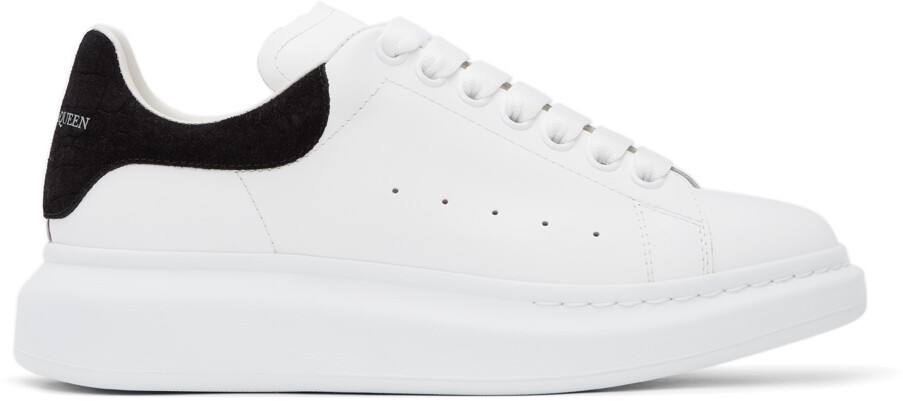 

Бело-черные массивные кеды с крокодиловой крошкой Alexander McQueen