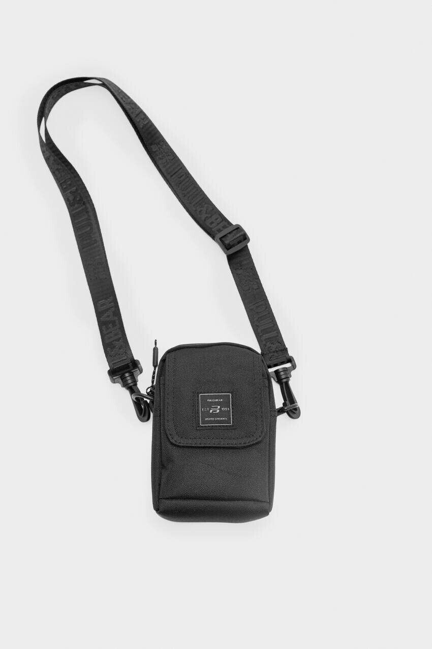 

Черная мини-сумка через плечо Pull&Bear, черный