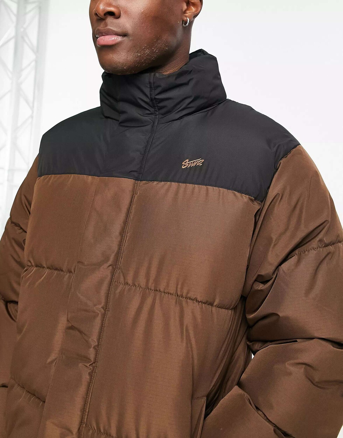 

Коричневая куртка-пуховик Pull&Bear с контрастной деталью, Коричневый