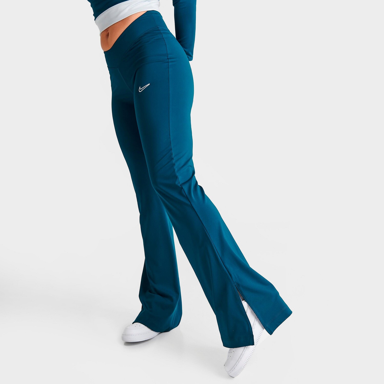 

Женская расклешенная футболка Nike Sportswear Team Nike с высокой посадкой, синий