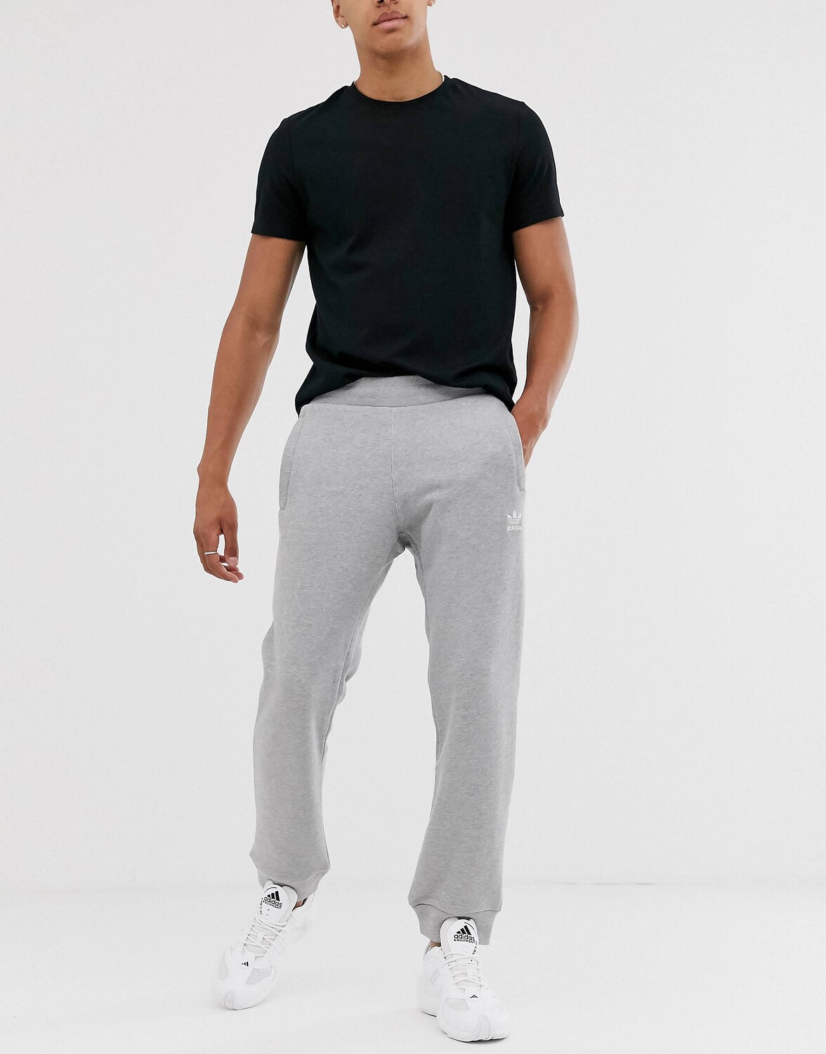 

Серые джоггеры с логотипом adidas Originals Essentials