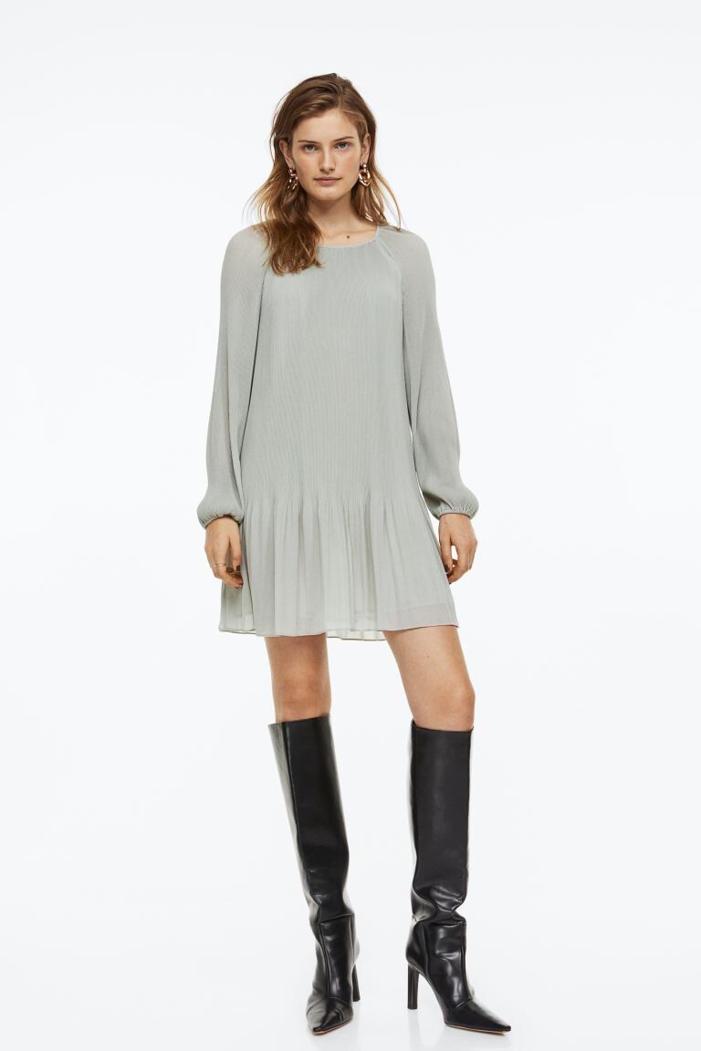 

Плиссированное шифоновое платье H&M, зеленый шалфей