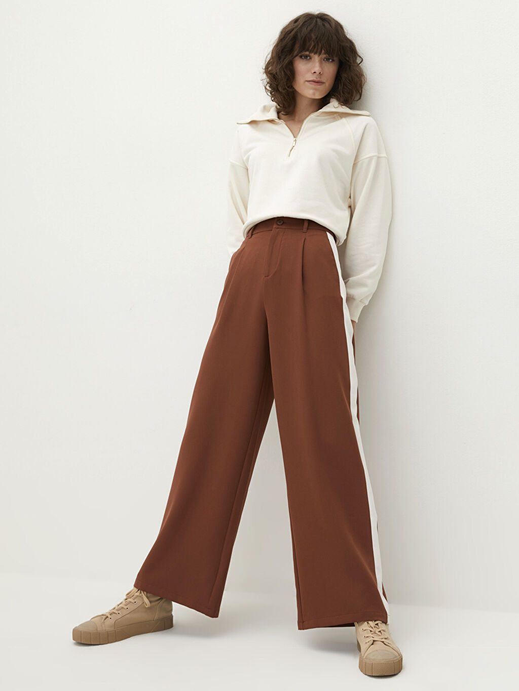 Удобные широкие женские брюки в полоску с широкими штанинами LCW Casual –заказать по доступной цене из-за рубежа в «CDEK.Shopping»