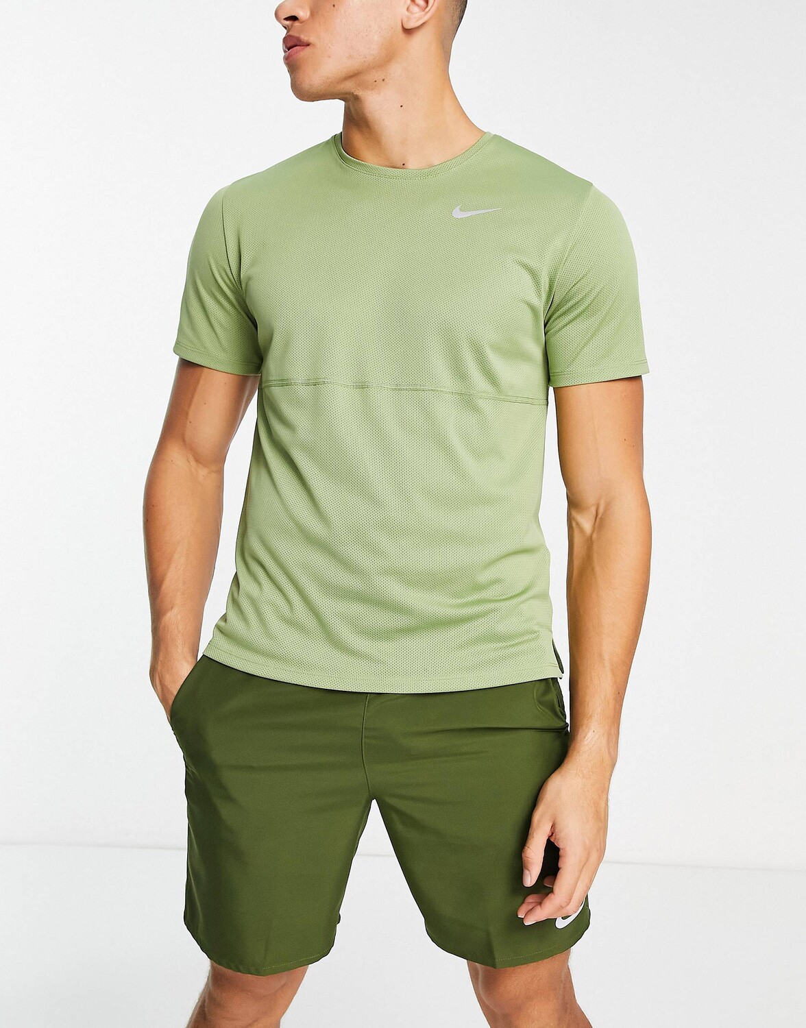 

Футболка Nike Running Dri-FIT цвета хаки
