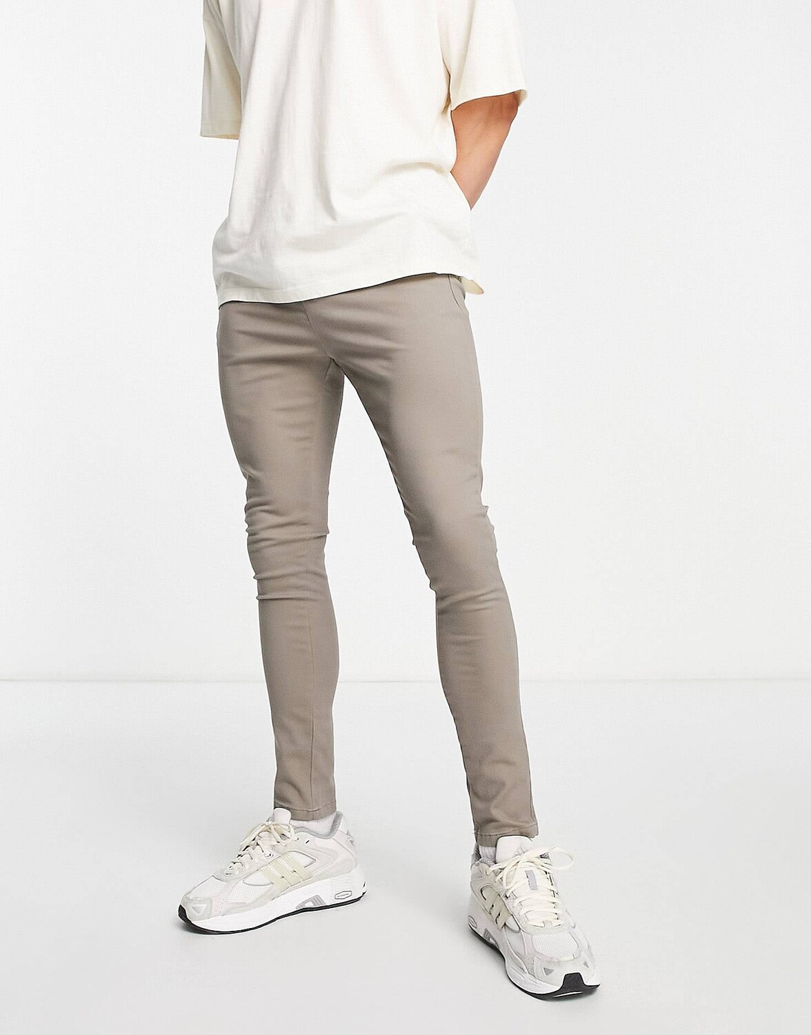 

Темно-бежевые брюки чинос Power Stretch ASOS DESIGN, Бежевый