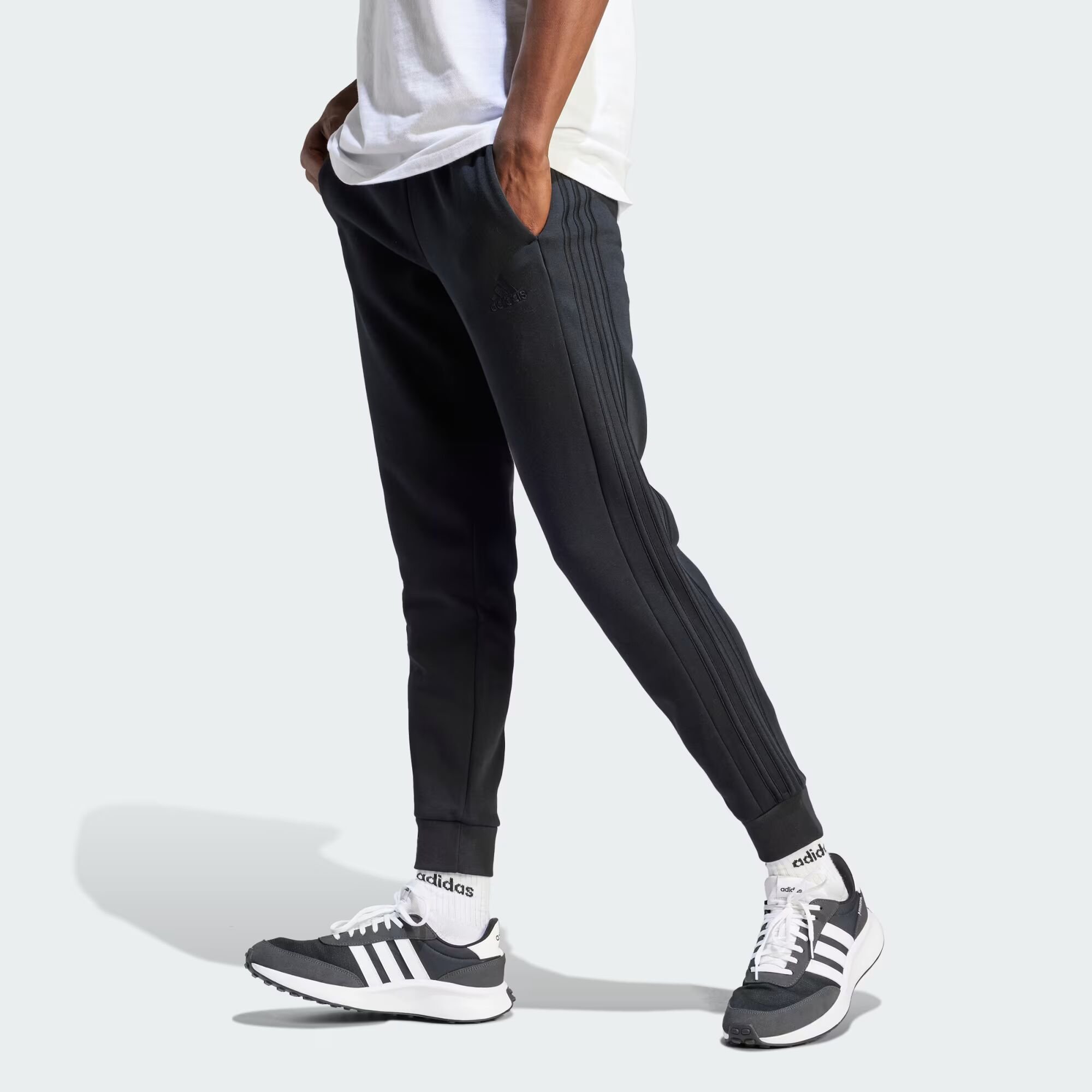 

Флисовые брюки Essentials с 3 полосками и зауженными манжетами Adidas, цвет Black