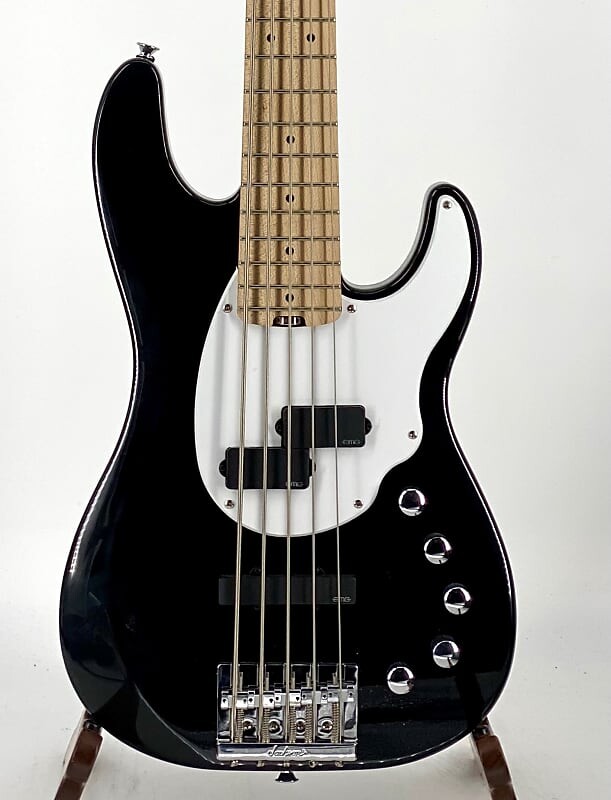 

Концертный бас-гитара Jackson X Series Signature David Ellefson CBXM V Black Серийный номер ICJ1900794 X Series Signature David Ellefson Concert Bass CBXM V Serial# ICJ1900794
