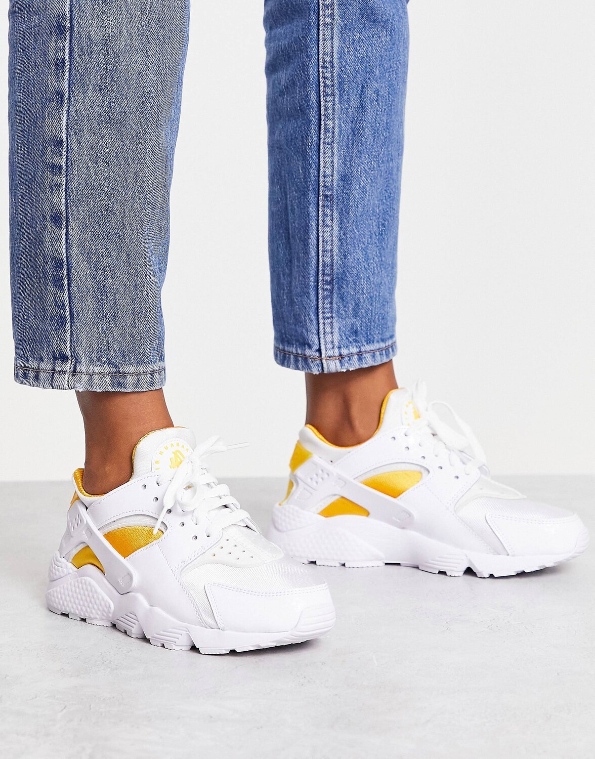 

Кроссовки Nike Air Huarache белого и университетского золота, Белый