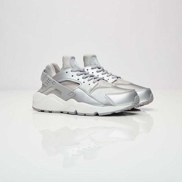 Nike air 2025 huarache silver