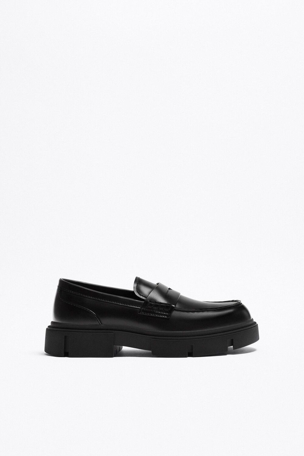 

Корпусные лоферы ZARA, черный