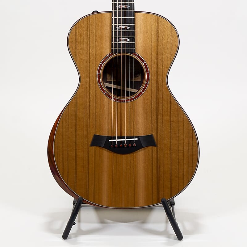 

Taylor Custom #24 GC 12-Fret - Верхняя дека из красного кедра в стиле вестерн, нижняя дека и обечайки из индийского палисандра CUSTOMGC24
